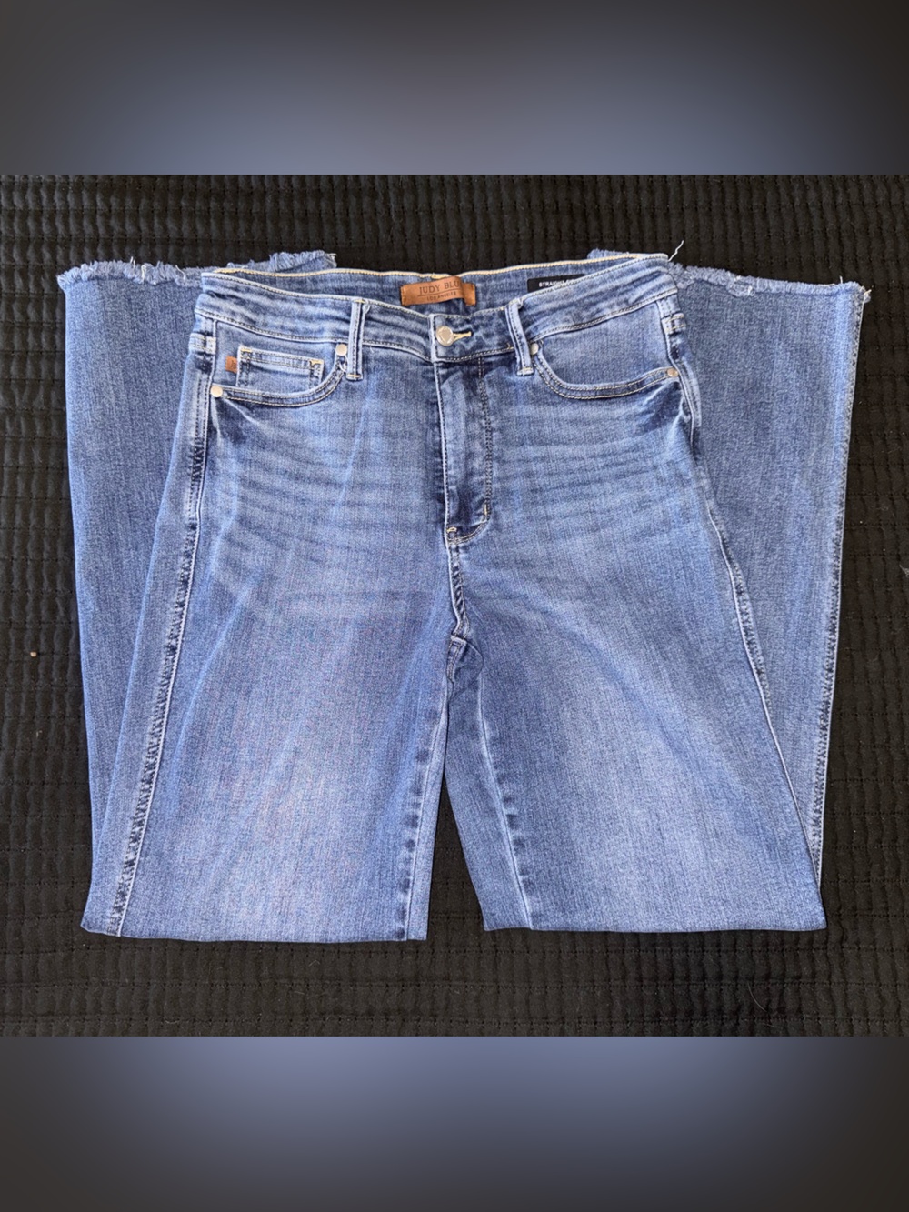 Judy Blue Mid Rise Medium Wash Tummy Control Cut Hem - Size 11/30 - Picture 2 of 5